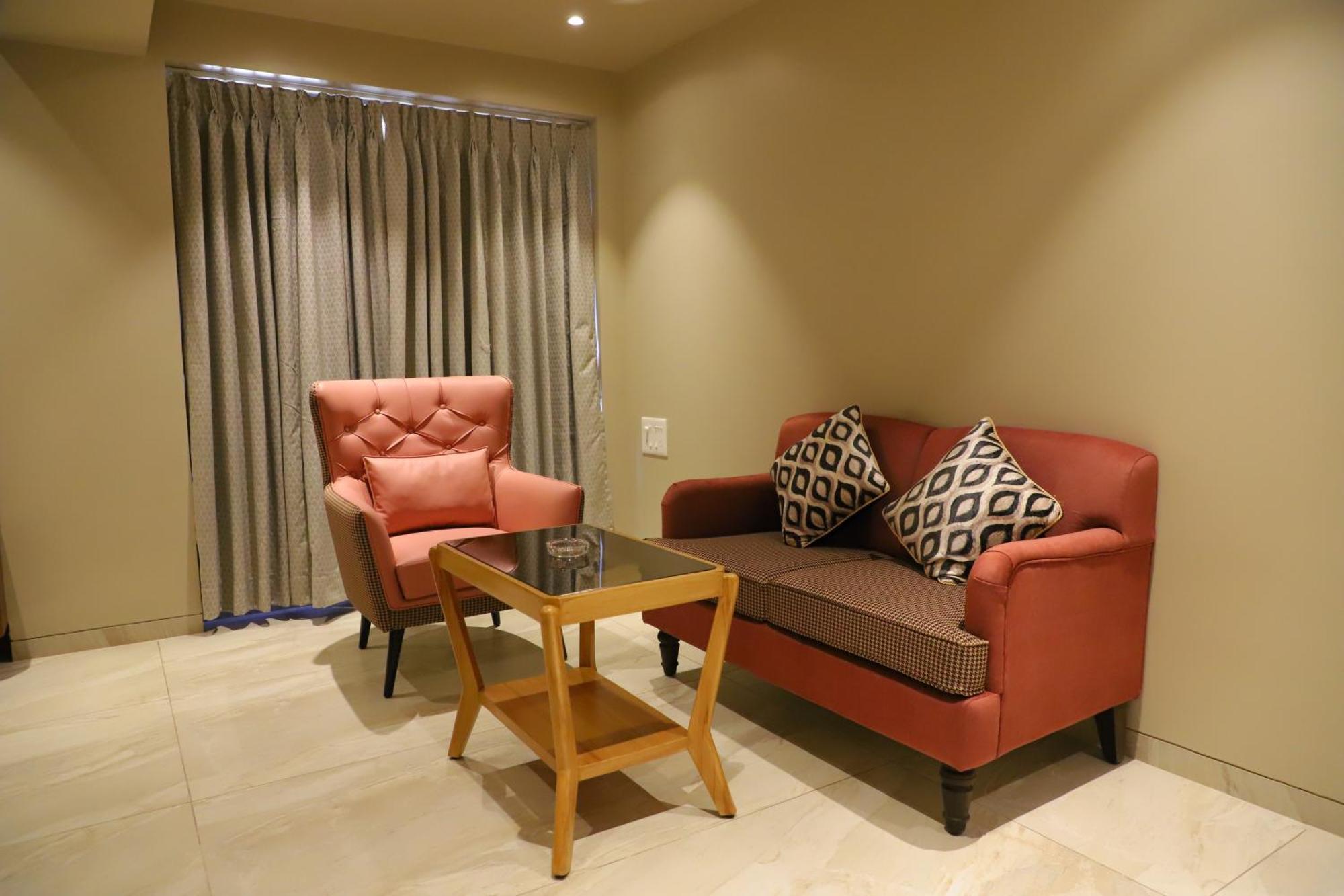 Le Vivanta Virār Extérieur photo