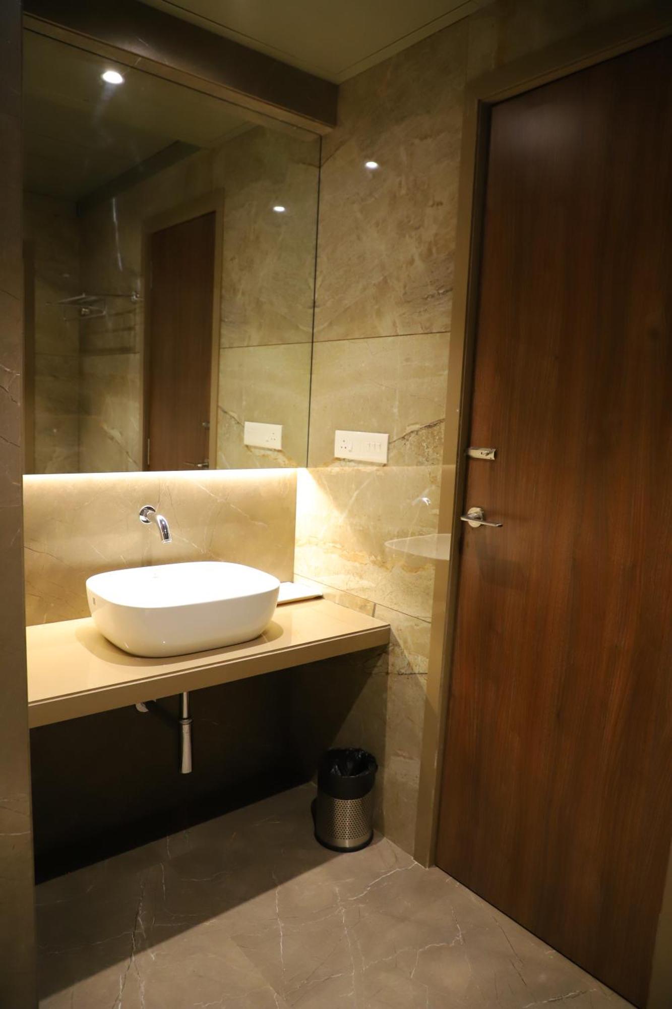 Le Vivanta Virār Extérieur photo